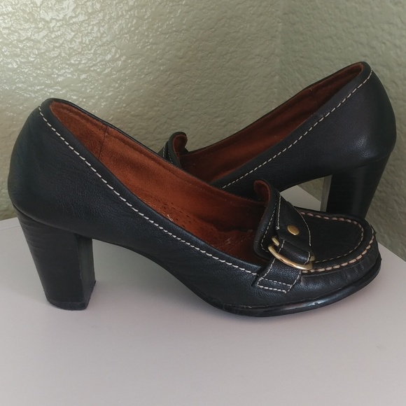 Used NATURALIZER Winsome Stacked Heels - Picture 2 of 5